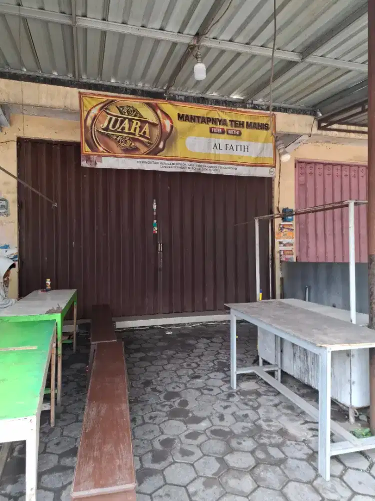 Toko di jual, di jl Hos cokro aminoto. ( dpn at taqwa ) bondowoso