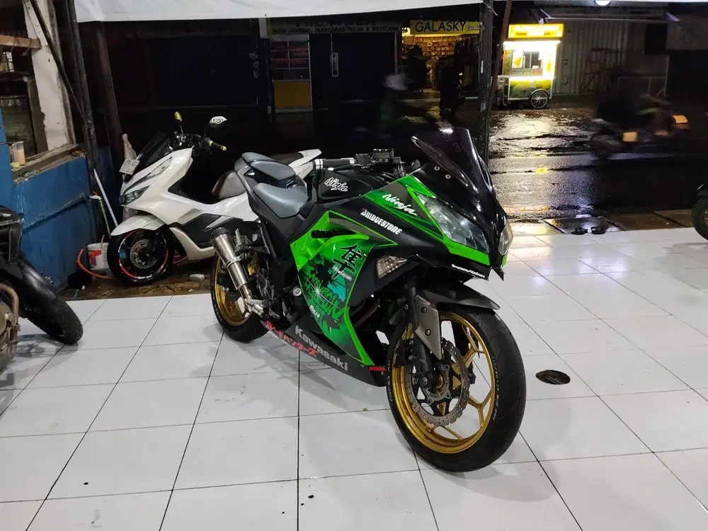Dijual cepat kawasaki ninja fi 2016 pajak hidup