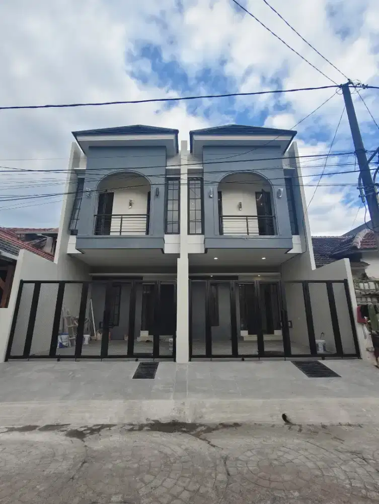 Rumah American Style Nirwana Eksekutif Rungkut Surabaya