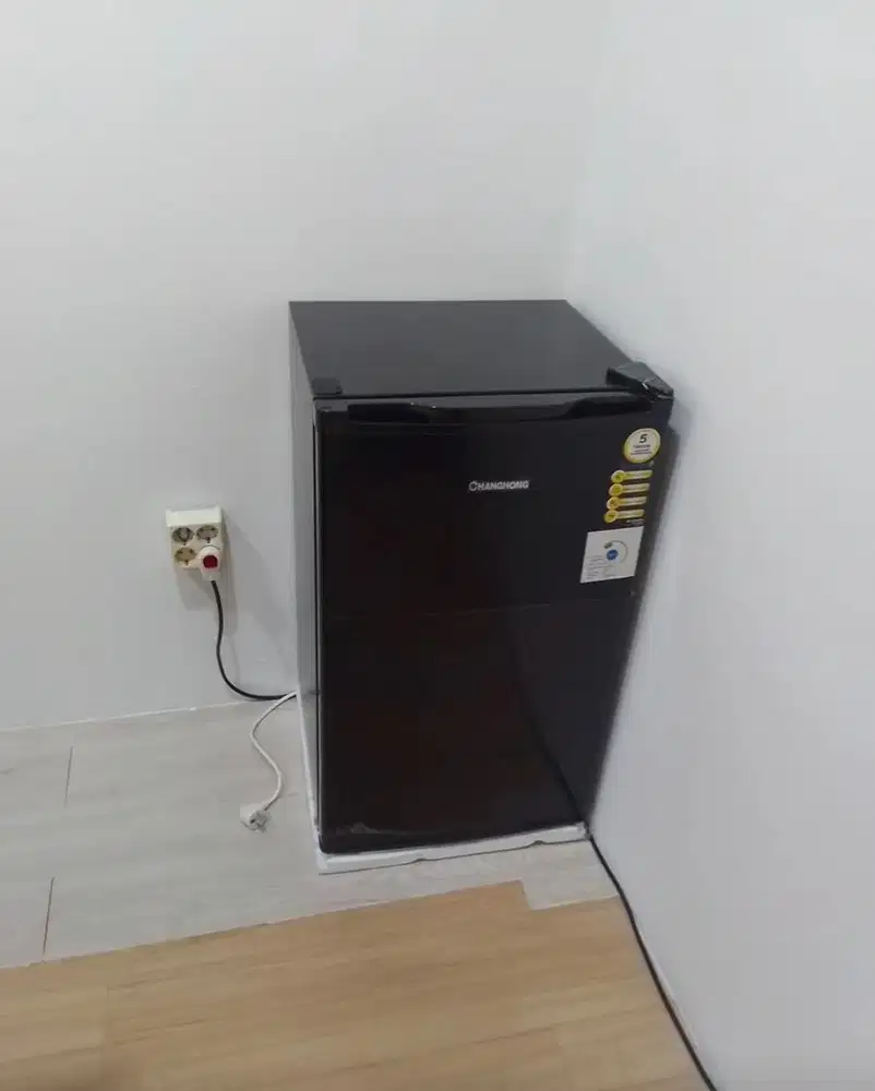 Jual kulkas  1 tahun pemakaian