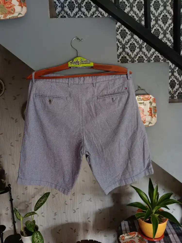 Celana pendek chinos