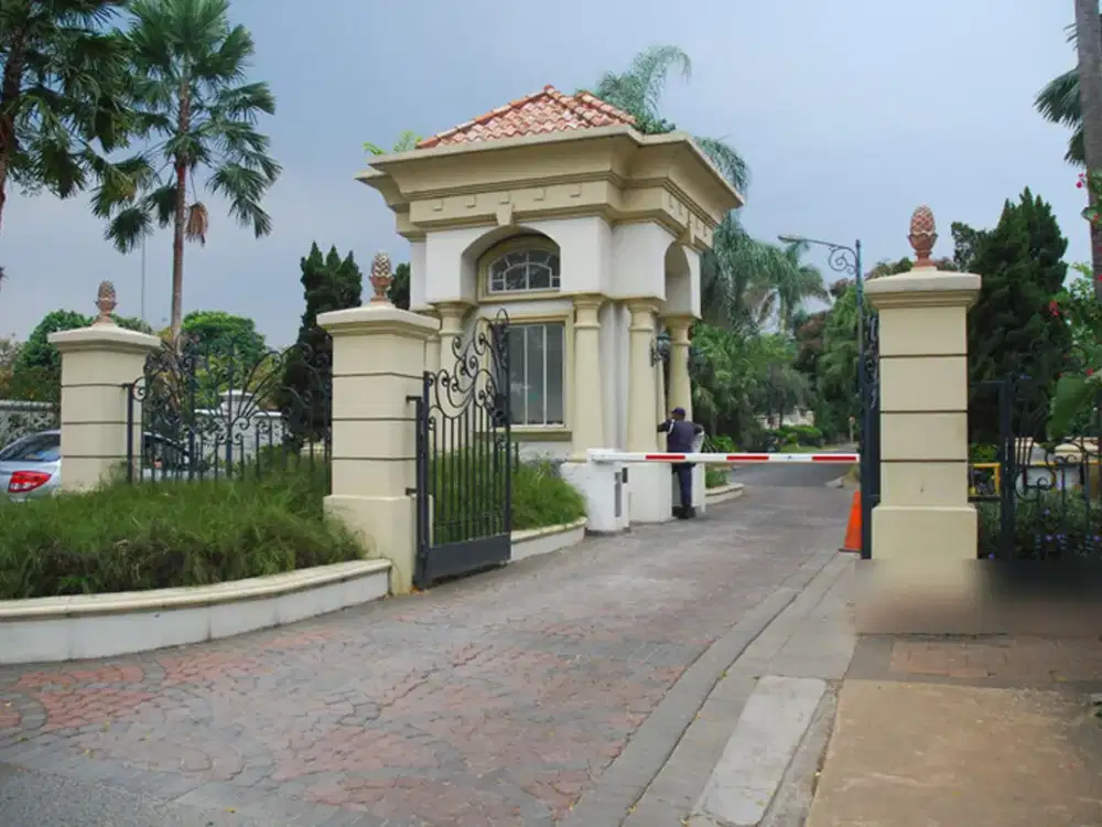 Rumah mewah besar beverly karawaci