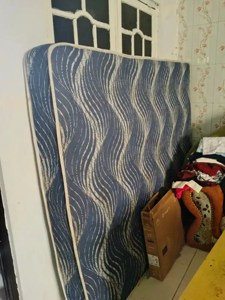 Di jual kasur in the box ukuran 160 masih bagus