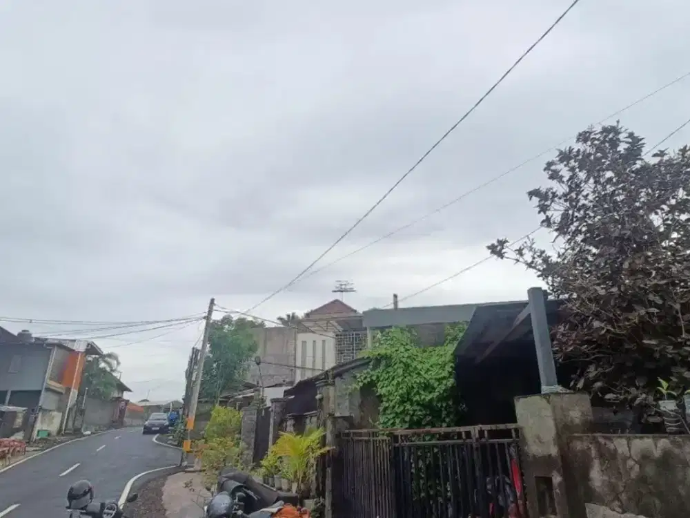 DIJUAL RUMAH 2 LANTAI DI UBUNG