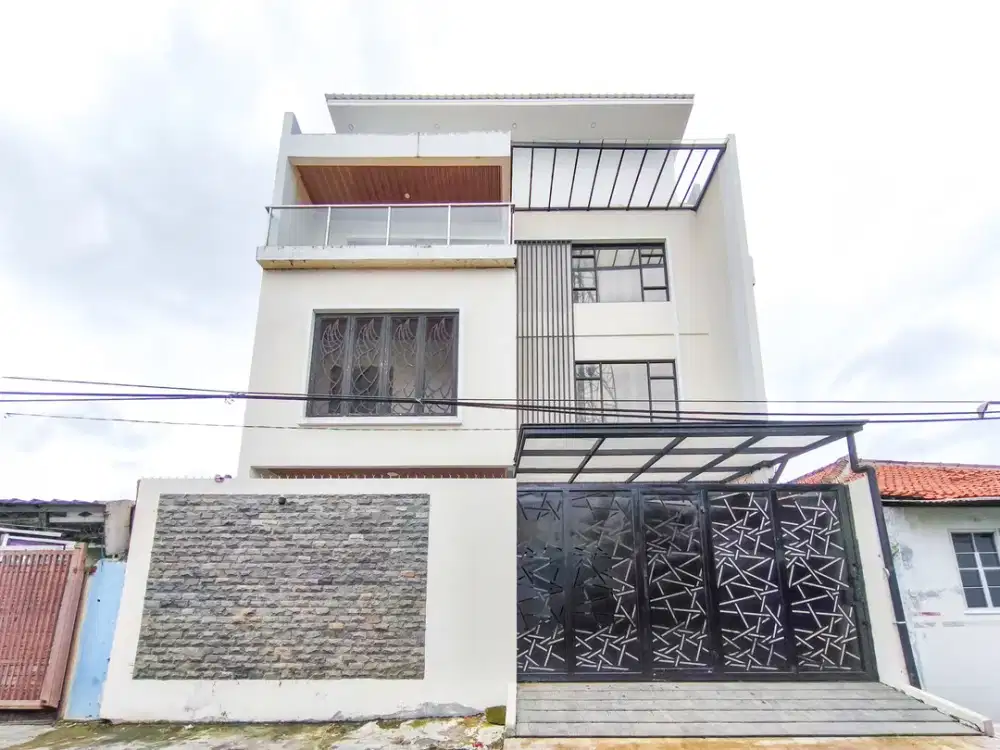 Rumah Luas 3 Lantai 15 Menit ke Terminal Cengkareng Bisa KPR J-41939