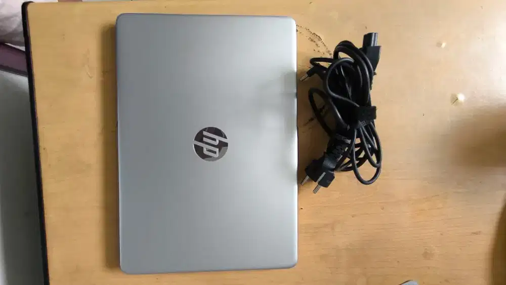 Dijual Laptoo HP, masih garansi, mulus, Lengkap