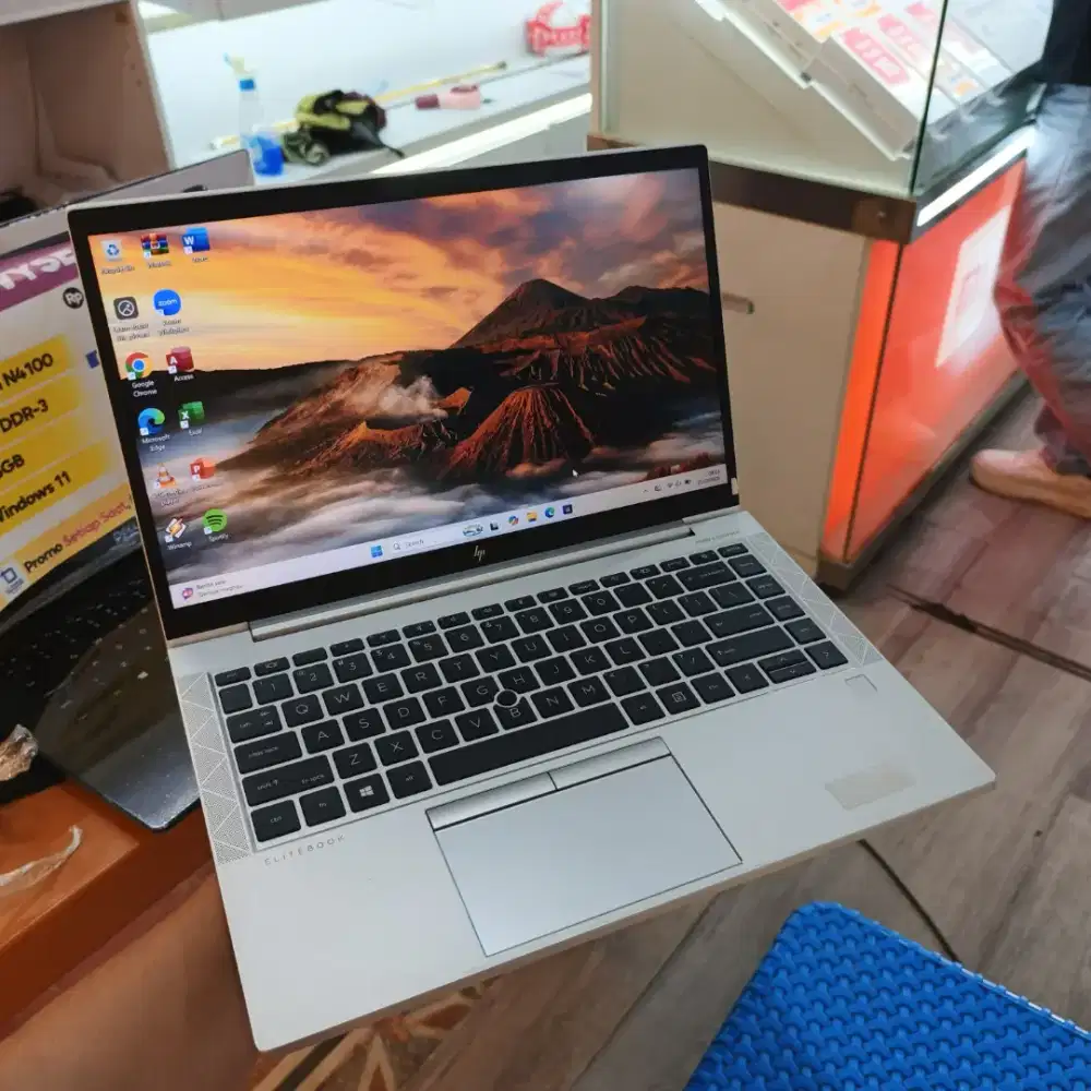 HP ELITEBOOK RYZEN 5 RAM 16GB SSD 256GB SIAP PAKAI