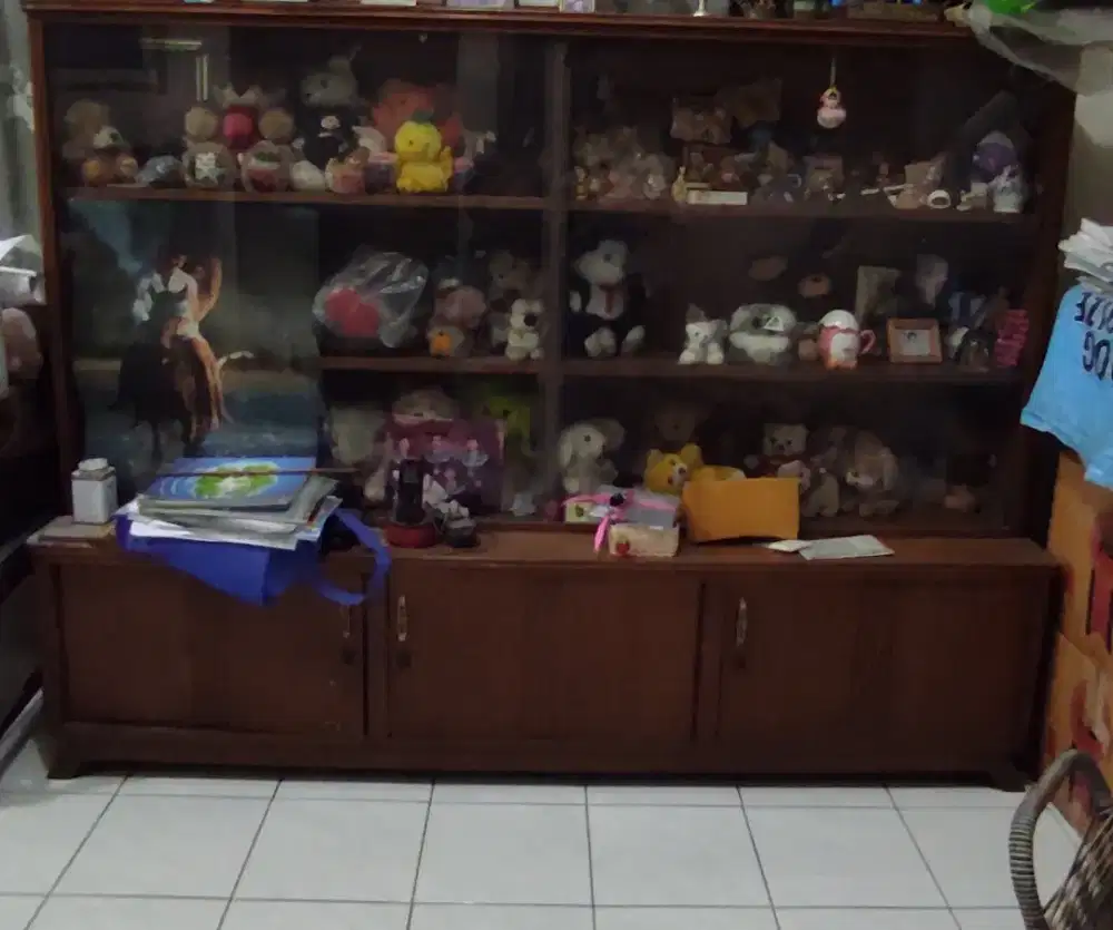 Lemari jati kaca besar