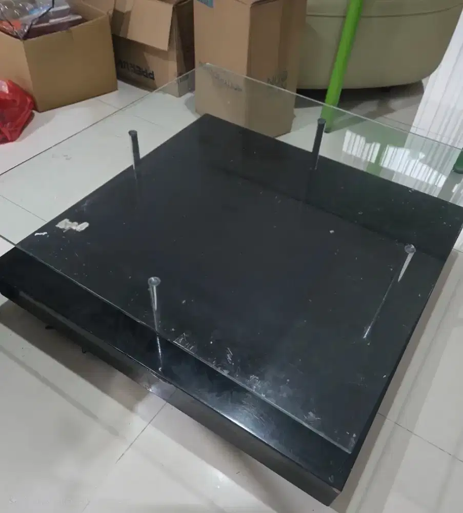 Meja Cellini 110x110x40 cm warna coklat