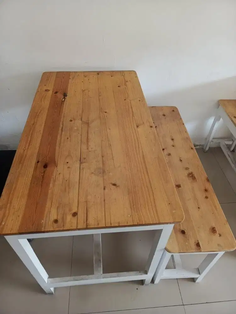 Meja & Kursi Restaurant