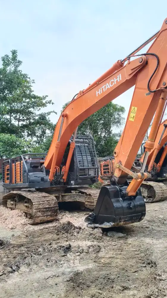 Dijual Hitachi 210 f tahun 2023 Hm 4000