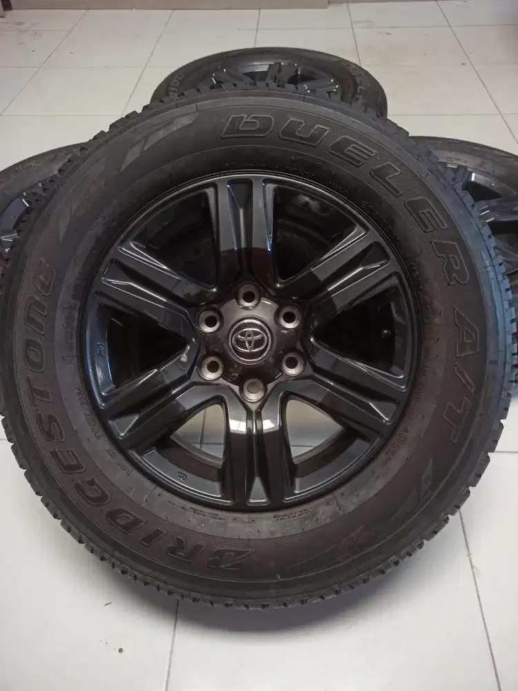Velg OEM New Hilux V R17' plus ban Bridgestone