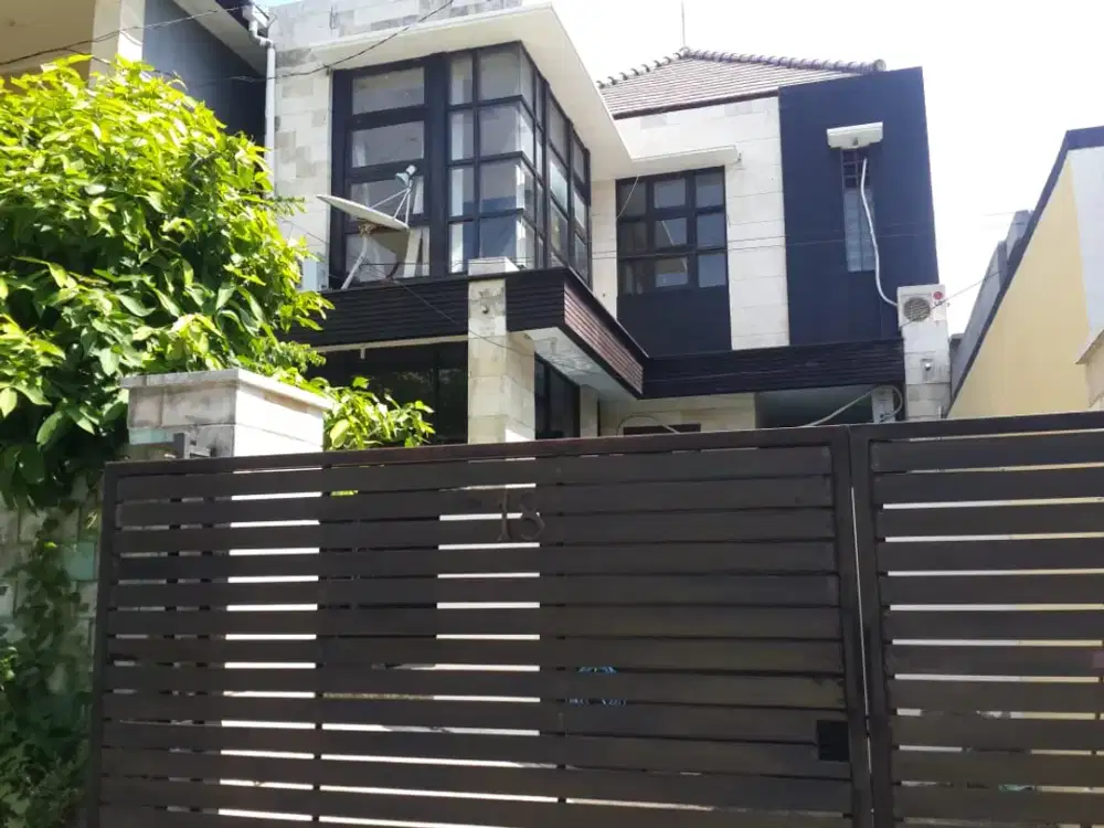 Jual Rumah Semi Villa Lokasi Di Jalan Tukad Pakerisan Panjer Denpasar Bali. Dekat Ke RS Sanglah, Sesetan, Renon, Sanur Bali,