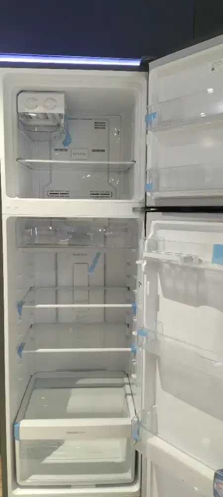 kulkas dua pintu hemat listrik Electrolux