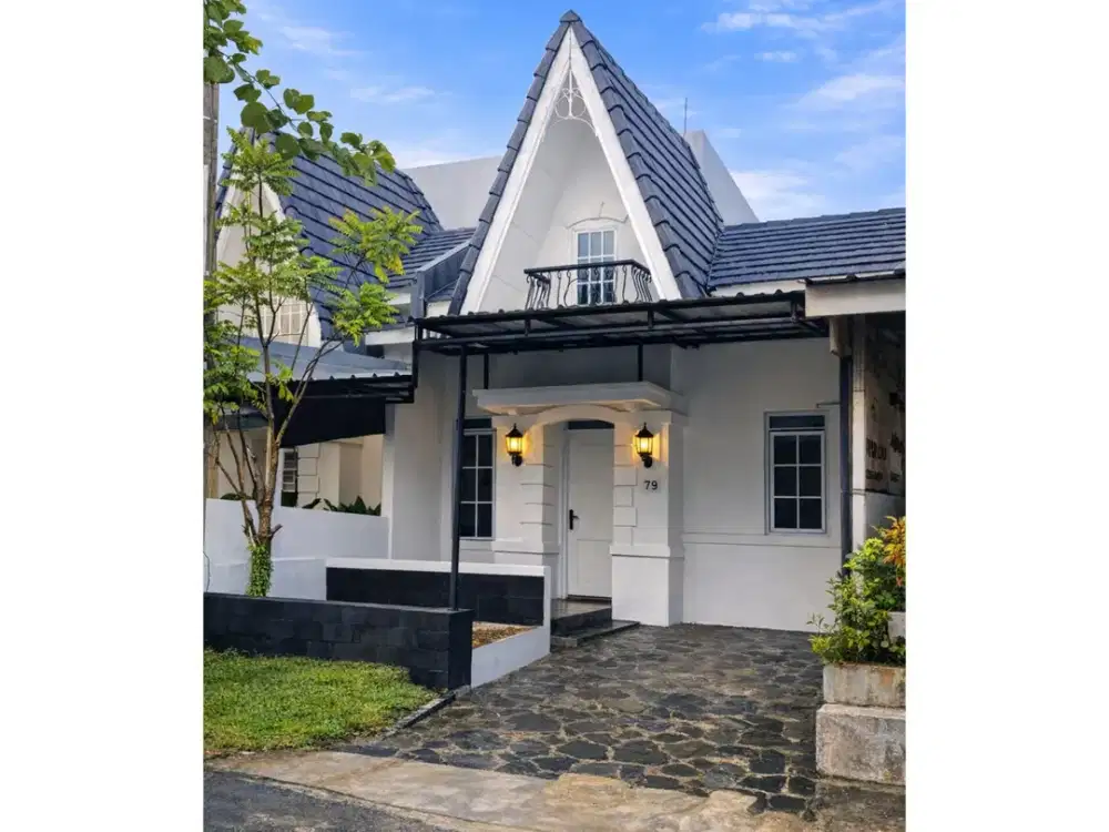 DISEWA RUMAH TAHUNAN FURNISH BAGUS SIAP HUNI BERSIH BARU RENOOVASI SENTUL CITY SSR061