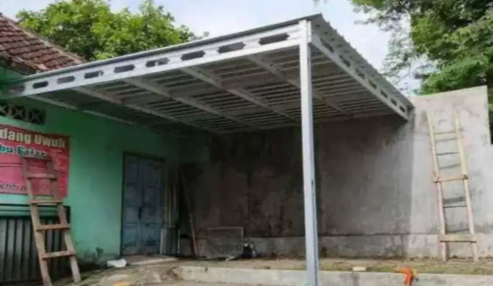 Kanopi baja ringan terpasang