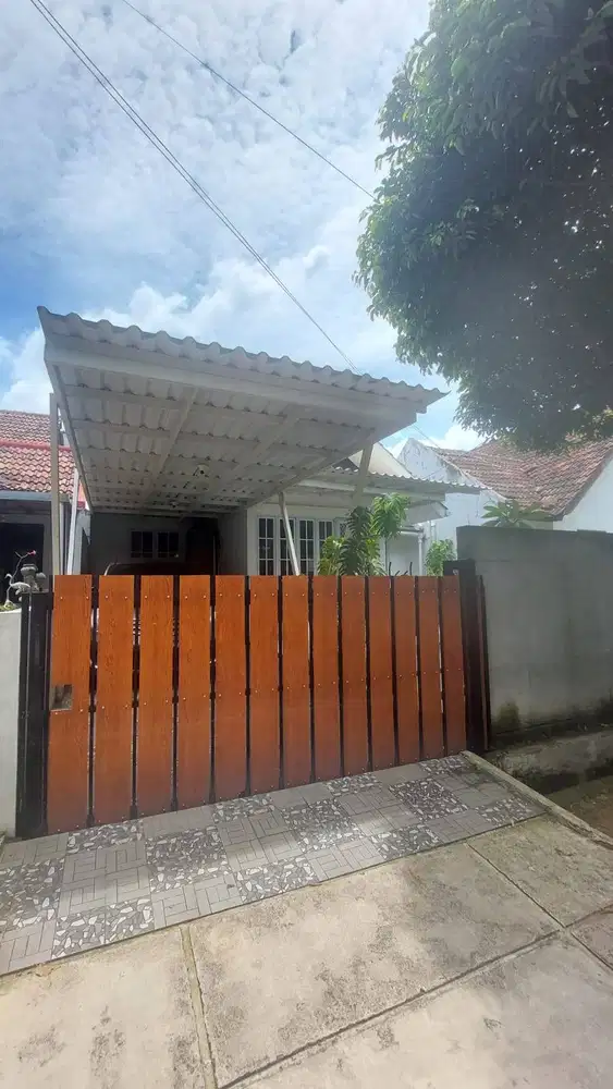 Dijual Rumah Asri Semi Furnished dalam Perumahan Kemang Pratama Bekasi