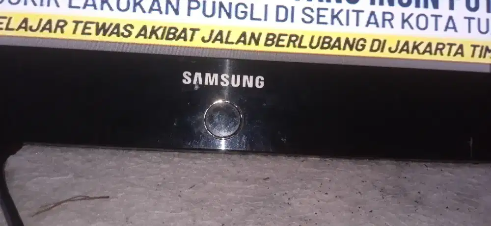 Samsung masih analog.minus tidak ada remot  dan harus pakai stb