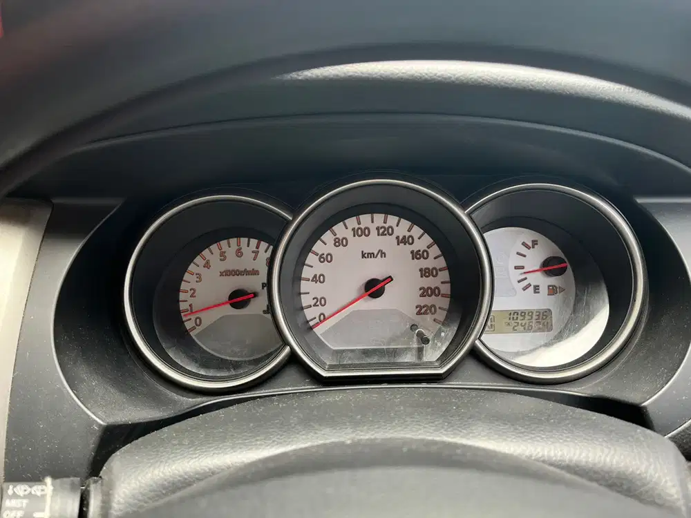 Nissan Grand livina 2012 Bensin