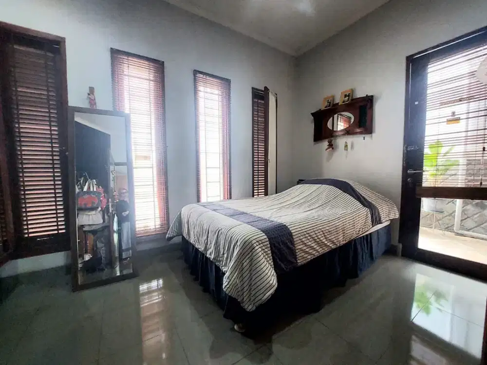 Dijual Rumah asri  lingkungan sejuk nyaman Setiabudi Regency Bandung Barat 3 lantai