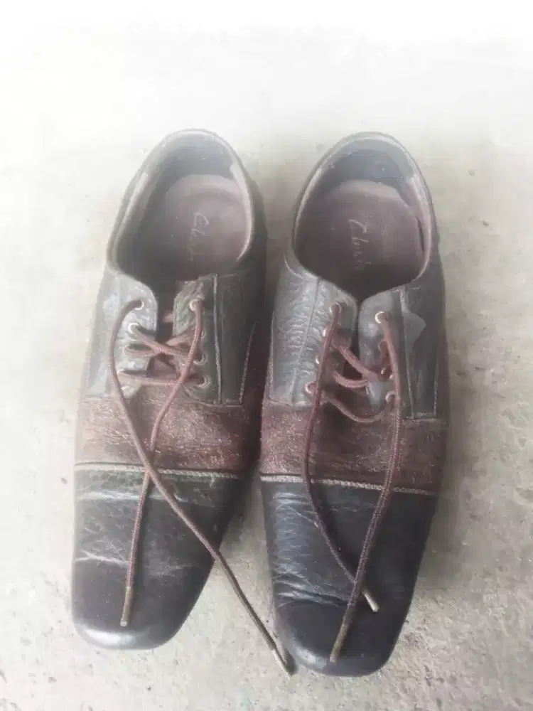 Sepatu Clarks kulit UK 40