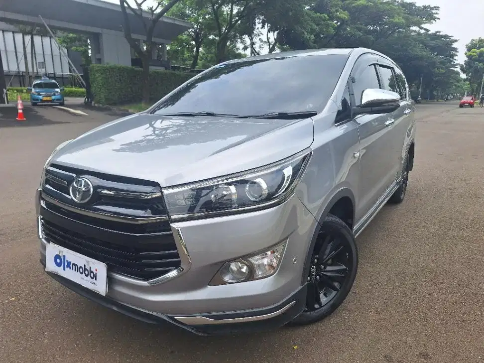 DP MURAH Toyota Kijang Innova 2.0 Venturer Bensin-AT 2019 Silver CUOJB