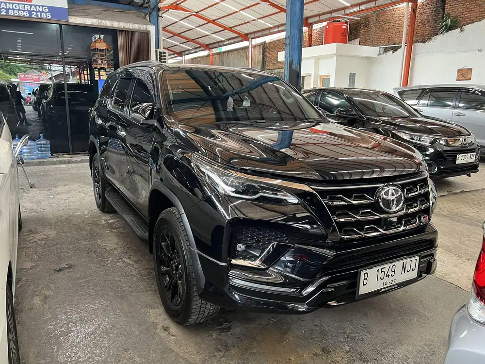 Toyota Fortuner 2.8 GR SPORT Matic Hitam