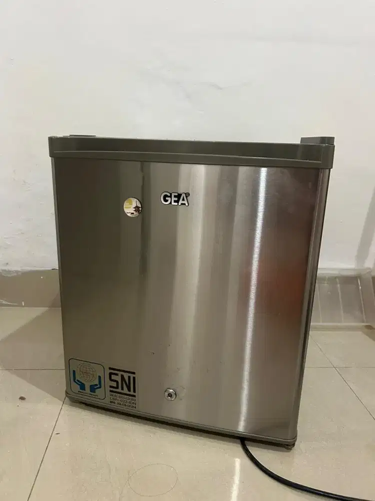 Kulkas Mini GEA