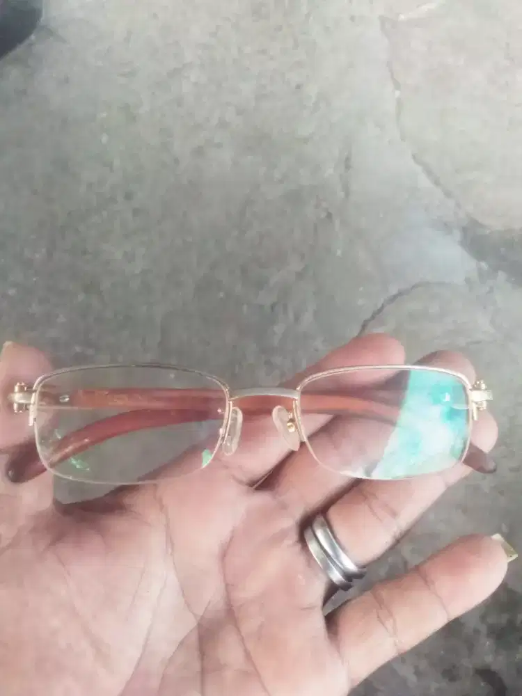 Kacamata Cartier gagang kayu