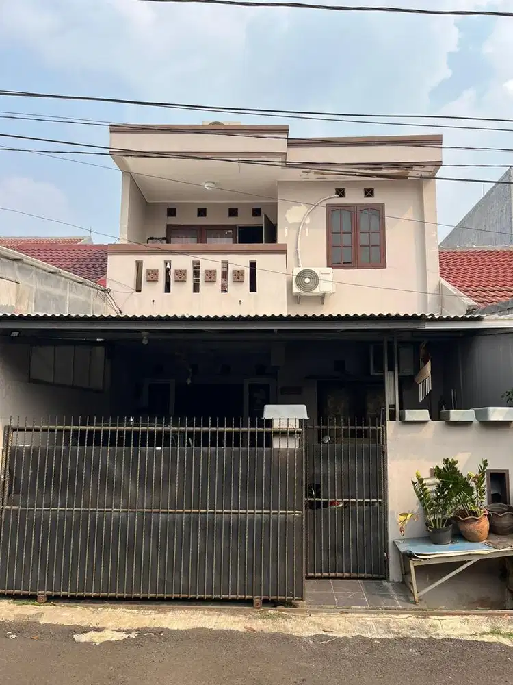 DIJUAL RUMAH 2 LANTAI LOKASI BAGUS