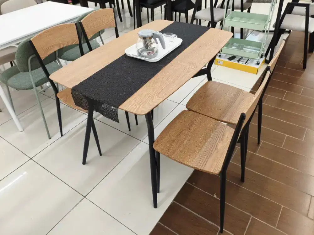 Promo Ramadhan – Set Meja Makan Layana + 4 Kursi | Modern & Kokoh