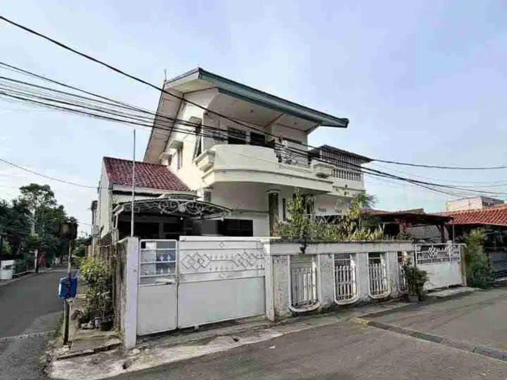 Rumah Hook Bagus dan Luas di Dalam Komplek Kelapa Dua Kebon Jeruk