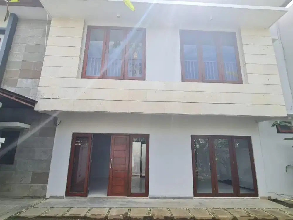 Rumah eksklusif di kawasan premium, dijual area Sunset Road.