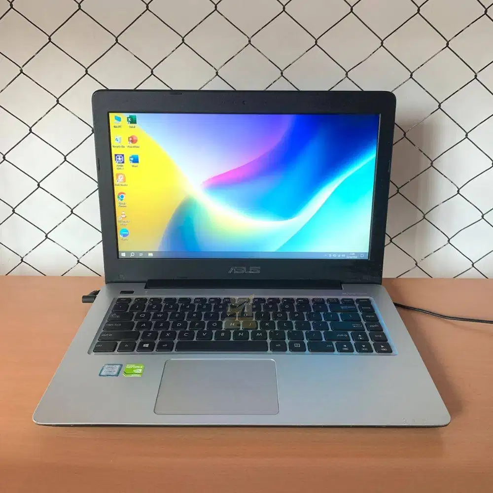 ASUS Vivobook A456UR / i5-7200U / 4GB / HDD 500GB / NVDIA GeForce 930M
