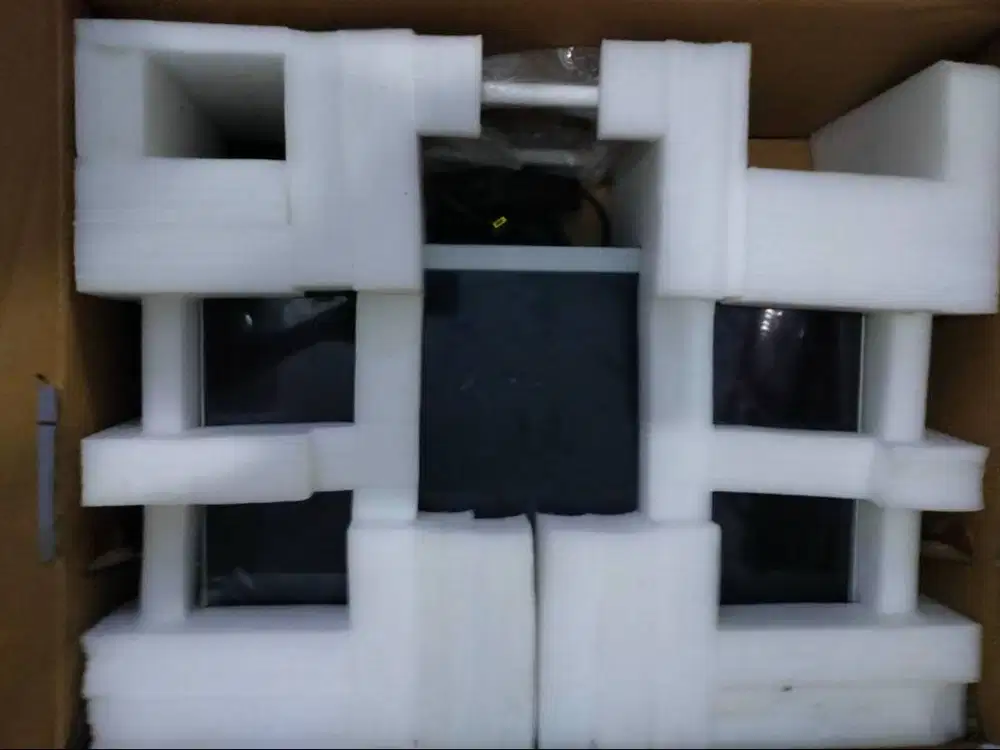 DIJUAL LENOVO 2023 AIO 3 241MB05 CORE I7 8GB 512SSD RADEON 625