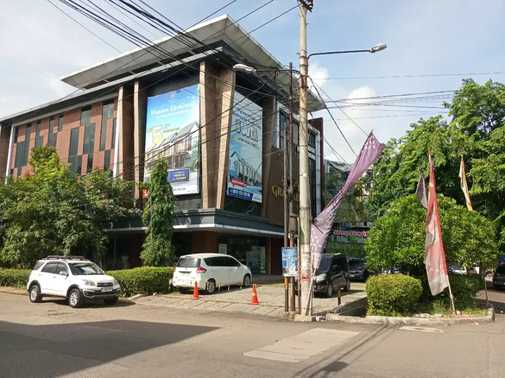 Ruko 3 lantai Full Furnish lokasi strategis