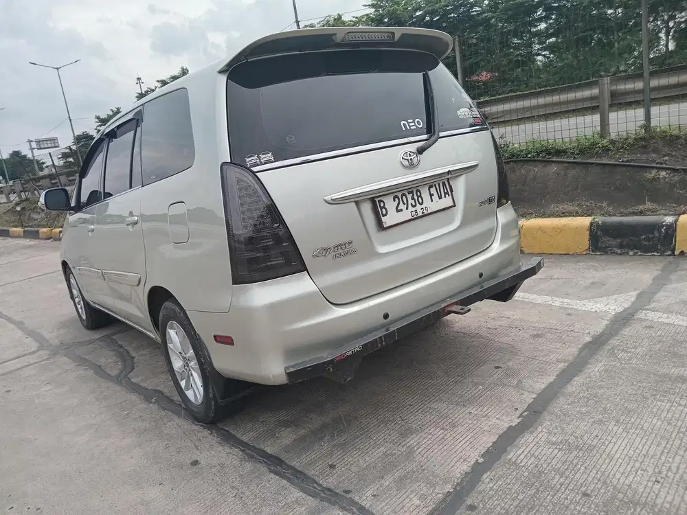 Toyota Kijang Innova 2011 Bensin