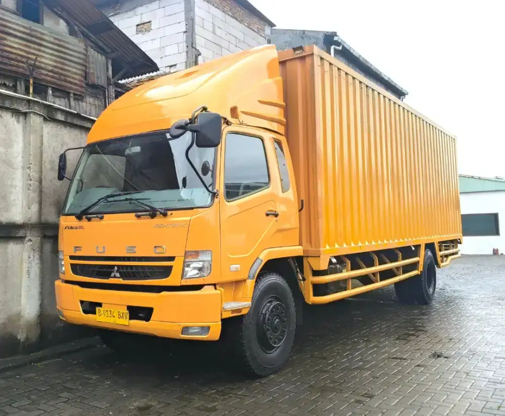 14rb MURAH Mitsubishi Fuso engkel 4x2 SL Super Long box besi 2023 bok