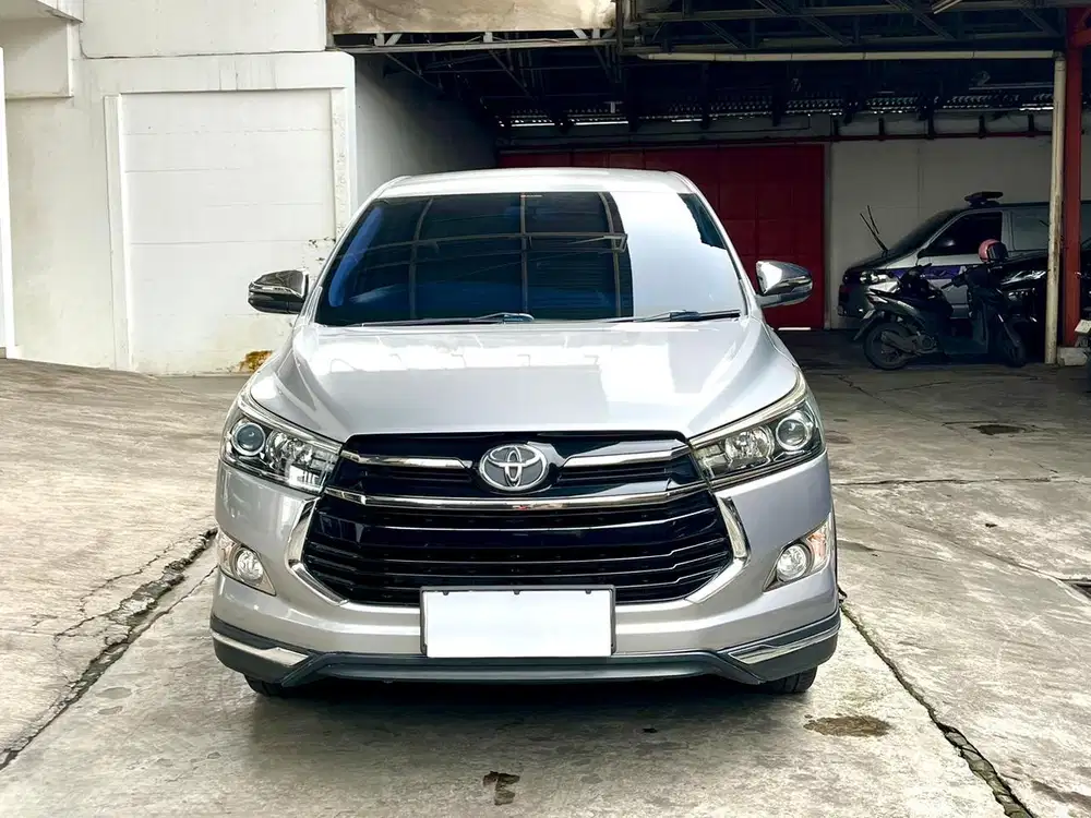 Toyota Innova 2.0 Venturer Matic / AT 2018 Silver