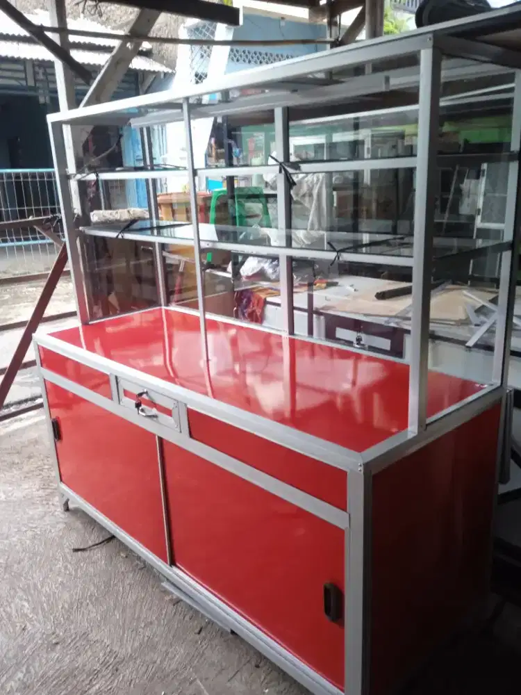 Etalase makakan berbagai ukuran