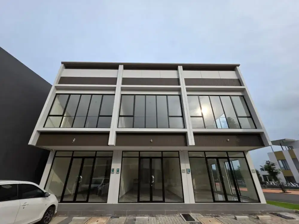 DISEWAKAN RUKO SORRENTO GRANDE EAST - HIGH EXPOSURE! Unit Strategis, Terlihat Langsung dari Jalan Sekolah