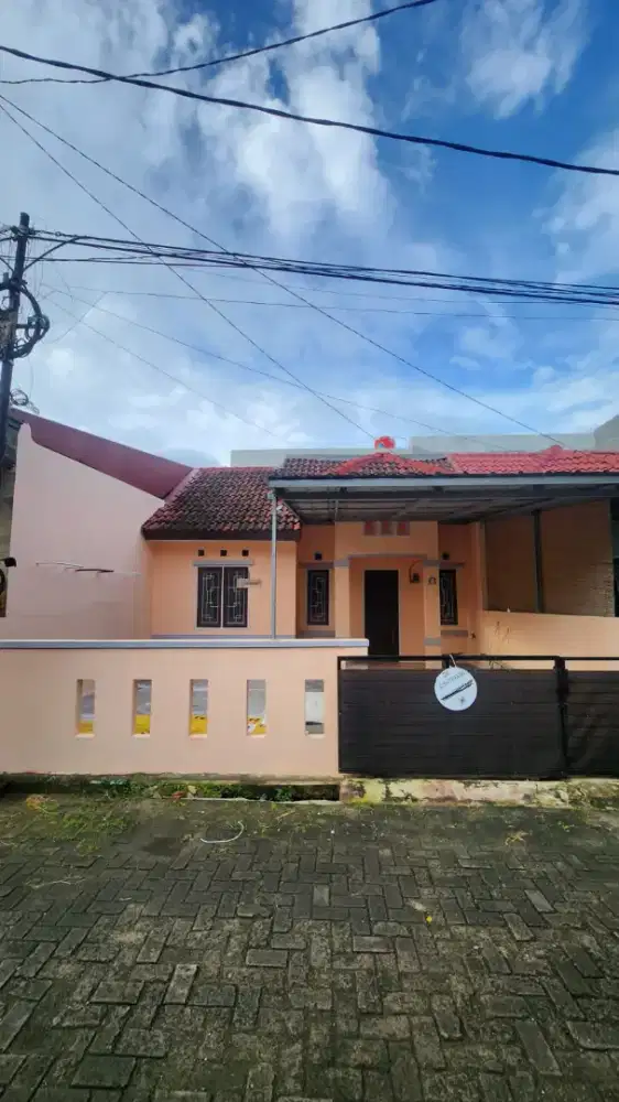 Disewakan Rumah Bebas Banjir di Komplek Pamulang Elok Pondok Petir