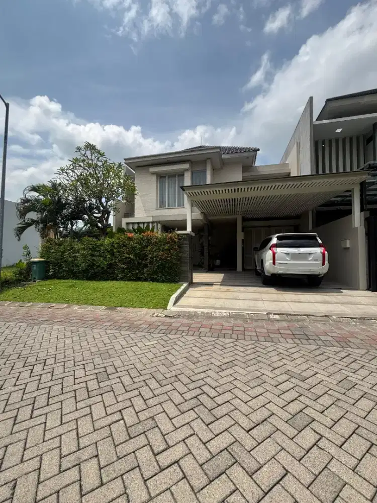 DIJUAL RUMAH MODERN MINIMALIS 2 LANTAI CITRALAND UTAMA SIAP HUNI