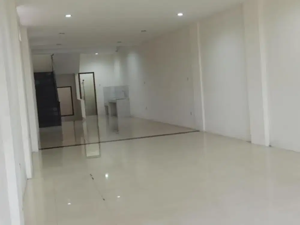 RUKO 3,5 LANTAI LOKASI BAGUS RAMAI STRATEGIS COCOK UNTUK SEGALA USAHA SIAP PAKAI DI MAINROAD PUNGKUR BANDUNG