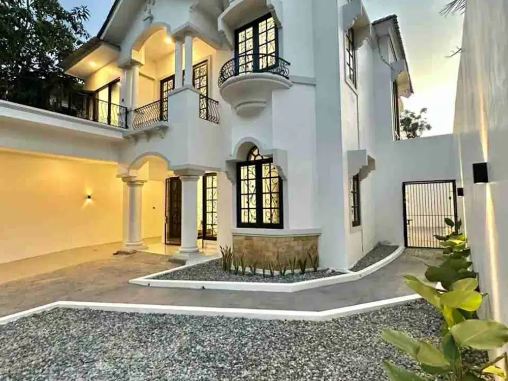 Rumah mewah 2 lantai di Delta mas cikarang LT 240 LB 180 semi furnished hadap timur