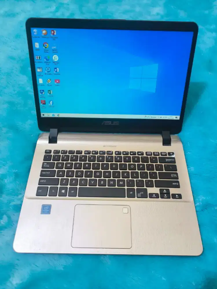 DIJUAL LAPTOP ASUS X470MA SLIM,INTEL CELERON RAM 4 GB DDR4,HDD 320 GB