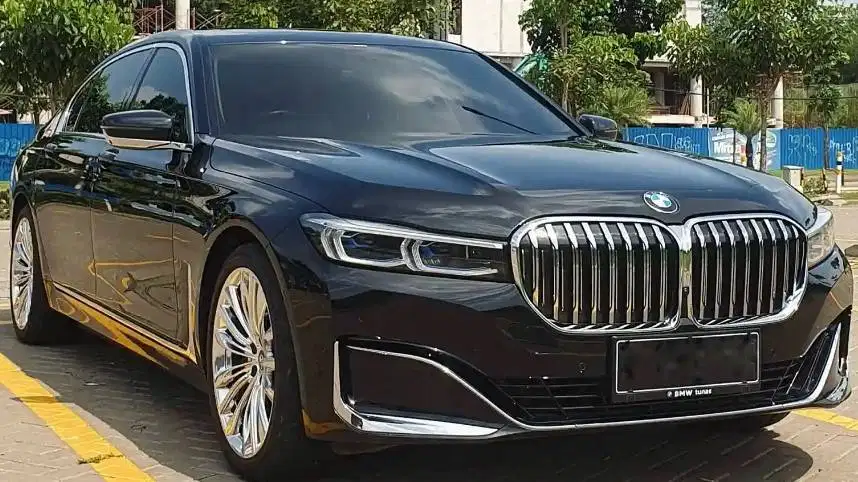 Dijual Cepat Mobil BMW 740Li - Black Sapphire