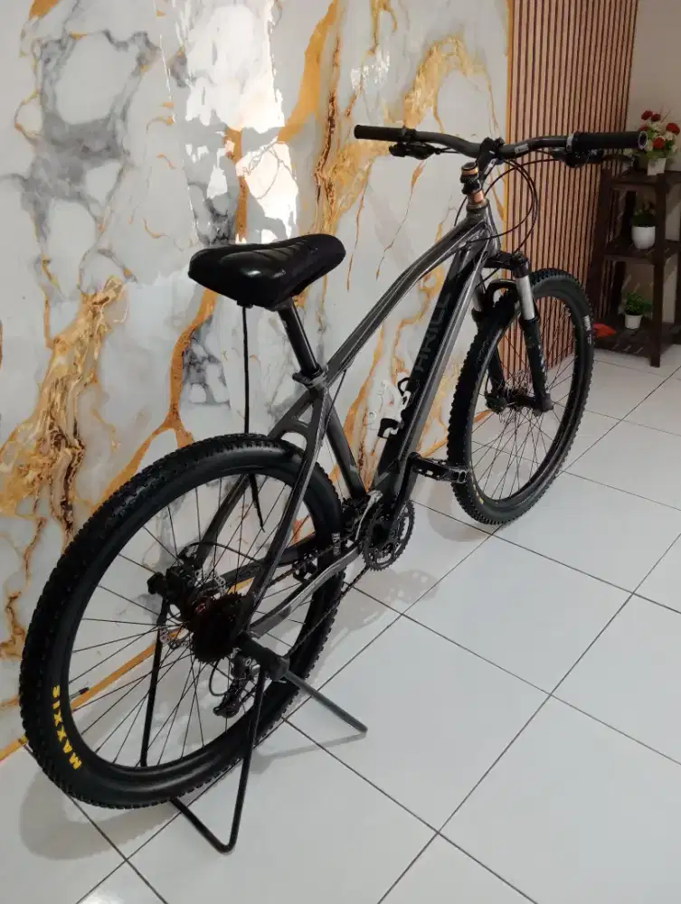 Sepeda gunung Thrill vanquis 2.0