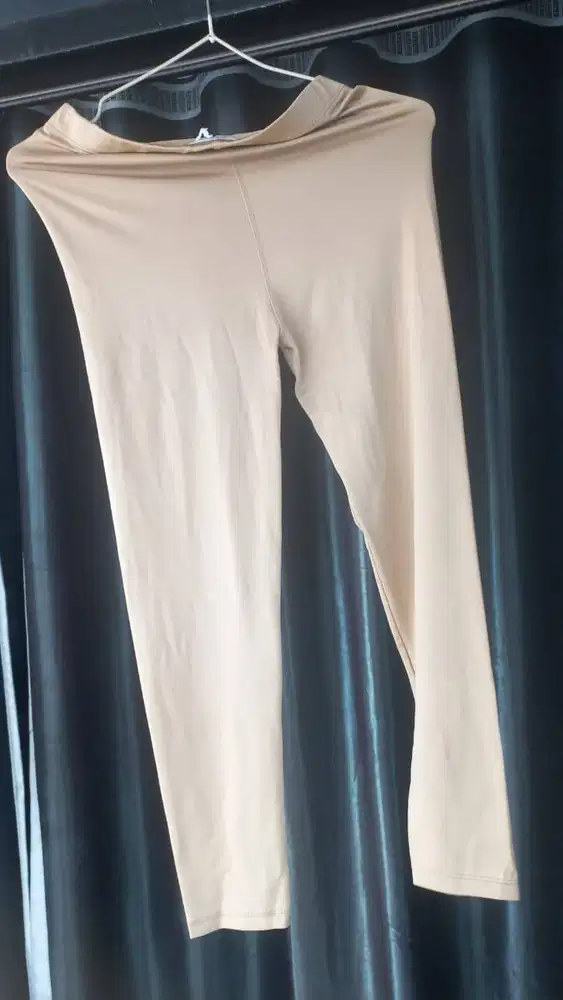 Celana legging warna kulit