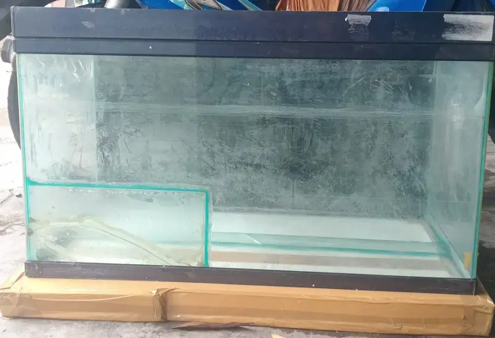 100rb dapat 2 aquarium minus tambalan 
P100xT30xL50 &
P75xT45xL40 5mm.